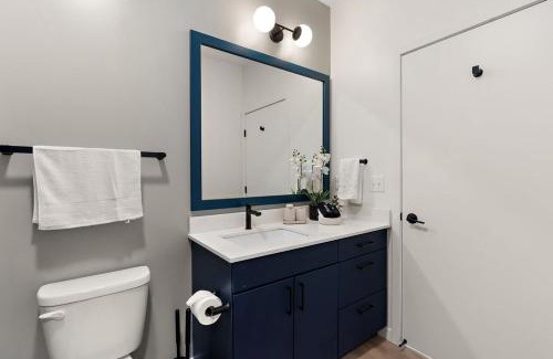 Downtown Minneapolis Apartment | Modern Luxury 1Bd Condo In Downtown Minneapolis, Minutes From Minneapolis Convention Center & US Bank Arena