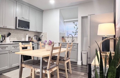 Cedar Park Apartment | Modern/Luxury 2 bdrm- KING Bed- University City