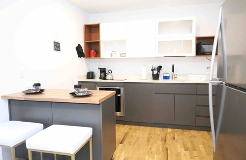 West New Haven Apartment | Modern Luxury 2BD APT-Close To Everything-Free Wine
