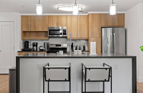 Pico Apartment | Modern Luxury 2BR in the Heart of Santa Monica – Walk to Beach, Dining & More