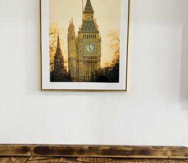 Tower Hamlets Apartment | Modern Luxury Apartment by Mile End