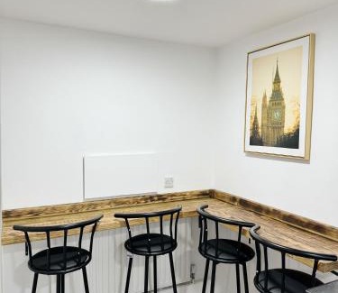 Tower Hamlets Apartment | Modern Luxury Apartment by Mile End
