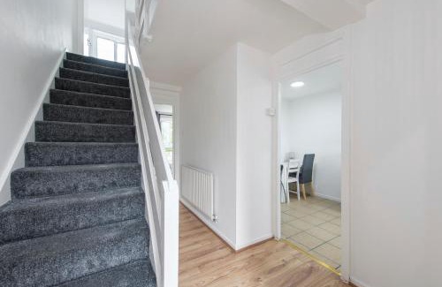 Tower Hamlets Apartment | Modern Luxury Apartment by Mile End