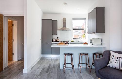 Ormeau Apartment | Modern Luxury Apartment, Sleeps 6, Best Location