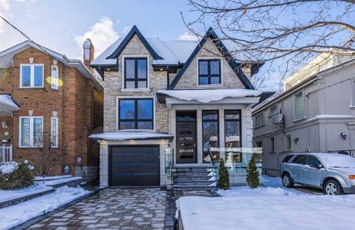 East York House | Modern luxury awaits in convenient Toronto location