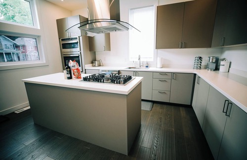 Near Northside House | Modern Luxury Centrally Located 3BR/3BA Mins Away From Fairgrounds & Downtown