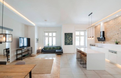 Ferencvaros Apartment | Modern Luxury - City Center