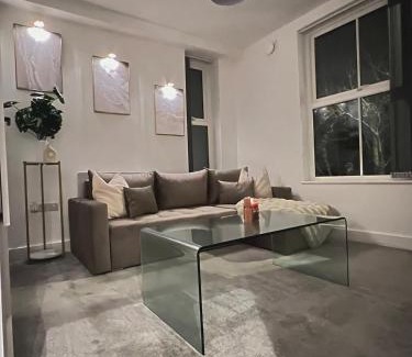 Trafford Apartment | Modern Luxury Escape Suite In The Heart of Urmston Town Centre