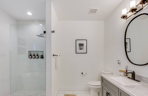 Collier Heights House | Modern Luxury Getaway