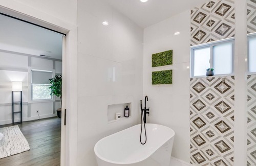 Collier Heights House | Modern Luxury Getaway