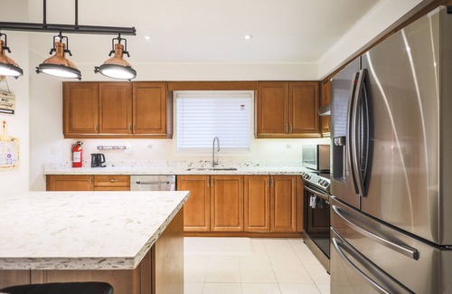 Markham House | Modern Luxury Home - 30 Days plus rental
