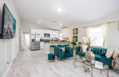 University House | Modern Luxury Home Located in Tampa!