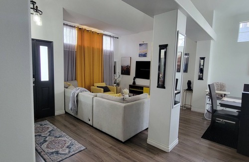 Covington House | Modern Luxury Home near Lake Meridian Park