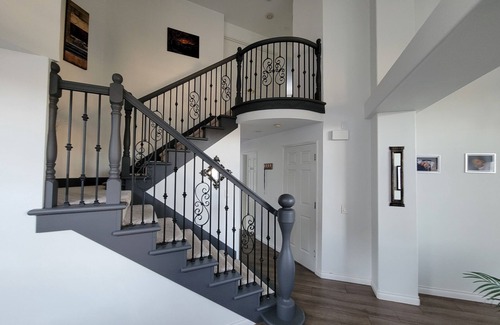 Covington House | Modern Luxury Home near Lake Meridian Park