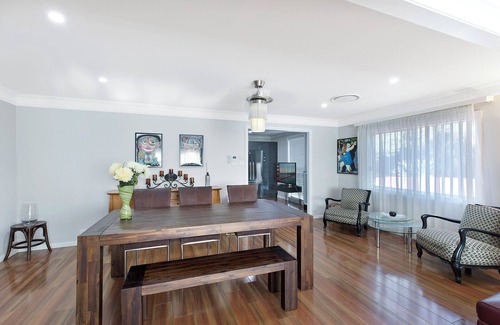 Gwandalan House | Modern Luxury Home on the Lake Macquarie n300 meters to a Boat ramp and Jetty!