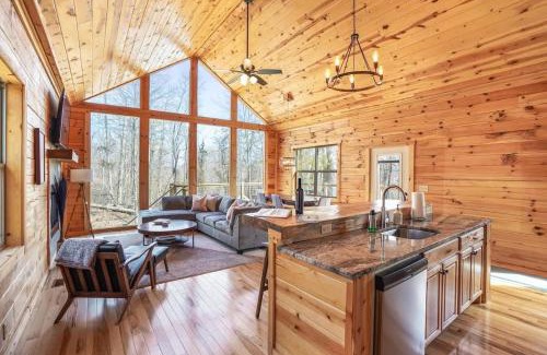 McArthur House | Modern Luxury I Hot Tub I Hiking