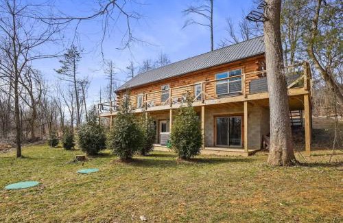 McArthur House | Modern Luxury I Hot Tub I Hiking