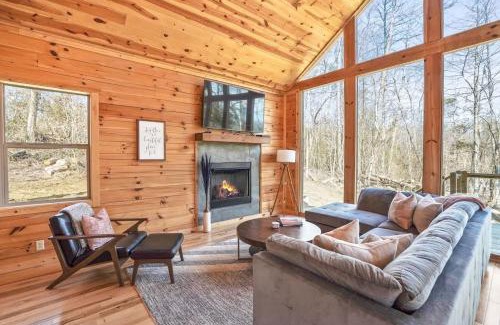 McArthur House | Modern Luxury I Hot Tub I Hiking