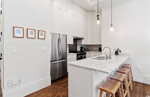 Central Business District Hotel | Modern Luxury in NOLA: 4BR, 4BA Downtown Suite - Close to Harrah's & French Quarter