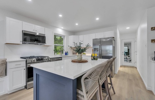 Blakeslee House | Modern Luxury Lakehouse with Private Lakefront View