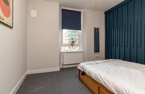 Aberdeen West End Apartment | Modern Luxury - Prime Location