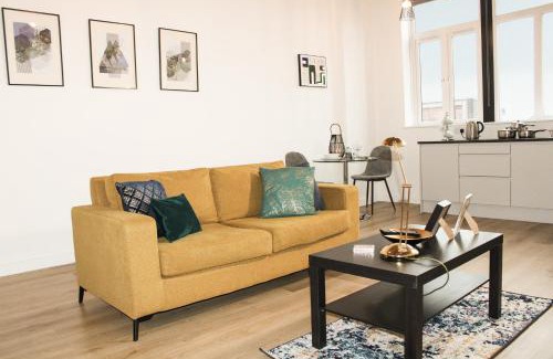 West Bromwich Apartment | Modern Luxury Serviced Duplex Apartments by REPOSE- 150 Metro Court, WEST BROMWICH