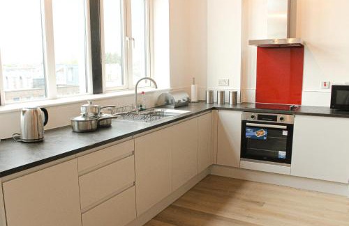West Bromwich Apartment | Modern Luxury Serviced Duplex Apartments by REPOSE- 150 Metro Court, WEST BROMWICH