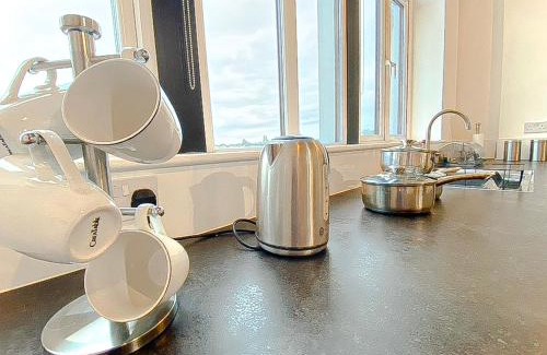 West Bromwich Apartment | Modern Luxury Serviced Duplex Apartments by REPOSE- 150 Metro Court, WEST BROMWICH