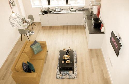 West Bromwich Apartment | Modern Luxury Serviced Duplex Apartments by REPOSE- 150 Metro Court, WEST BROMWICH