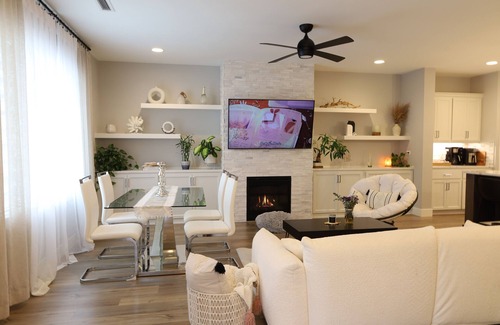 Vancouver House | Modern & Luxury Townhome in Vancouver WA [3BR/2.5BA]