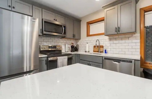 West Dover Ski Chalet | Modern Luxury Villa Near Mount Snow. Your Vermont Retreat Awaits!