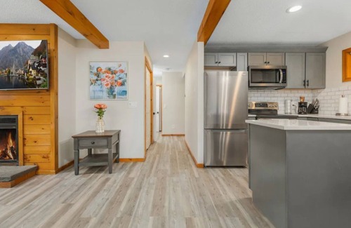 West Dover Ski Chalet | Modern Luxury Villa Near Mount Snow. Your Vermont Retreat Awaits!