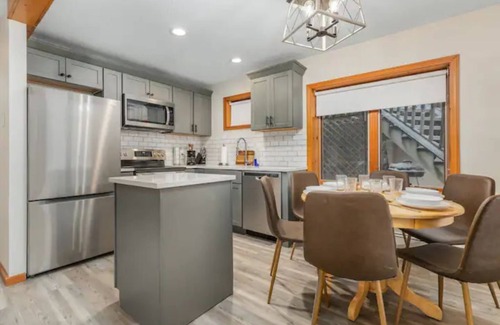 West Dover Ski Chalet | Modern Luxury Villa Near Mount Snow. Your Vermont Retreat Awaits!