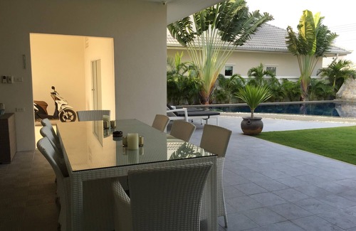 Ban Nong Sadao Villa | Modern luxury villa with large saltwater pool, jacuzzi and tropical garden