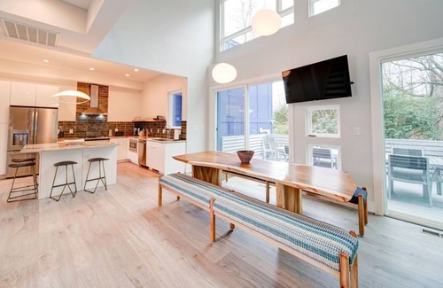 NoDa House | Modern Luxury/Walk to NoDa/Great for larger groups