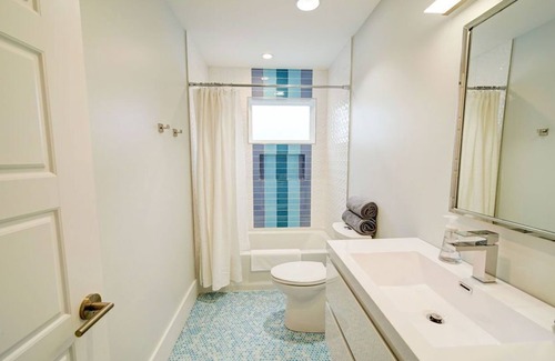 NoDa House | Modern Luxury/Walk to NoDa/Great for larger groups