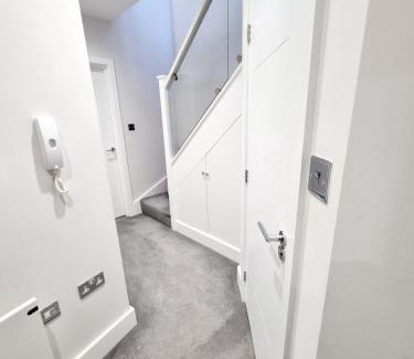 Westbourne Apartment | Modern Maisonette 2 Bedrooms Newly Renovated