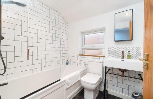 Brislington Apartment | Modern Maisonette in Vibrant Bristol, Free Parking