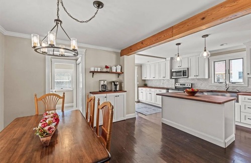 Manchester House | Modern Manchester Center Home