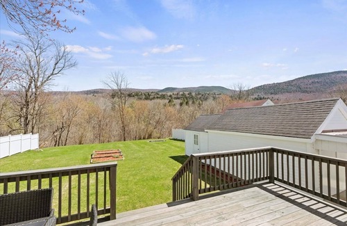 Manchester House | Modern Manchester Center Home
