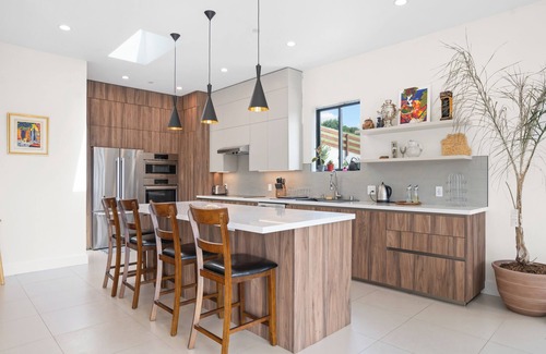 San Anselmo House | Modern Marin County Retreat 5BR, 4.5BA Sleeps 10 Mt. Tam Views Near SF