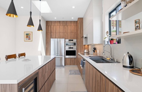San Anselmo House | Modern Marin County Retreat 5BR, 4.5BA Sleeps 10 Mt. Tam Views Near SF