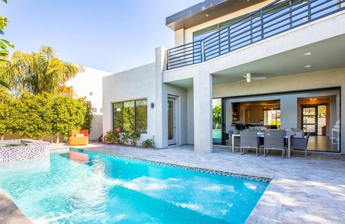 Fashion Square Villa | Modern Masterpiece Neighboring Fashion Square