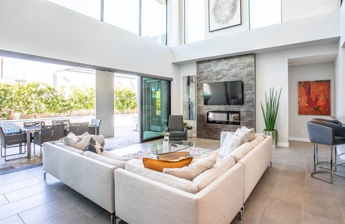 Fashion Square Villa | Modern Masterpiece Neighboring Fashion Square