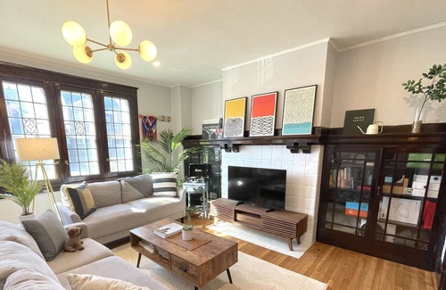 Bloomfield Apartment | Modern Meets History - Friendship 2BR Apartment