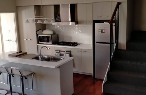 Palmyra House | Modern Melville Plaza Townhouse close to Swan River and Port beach.