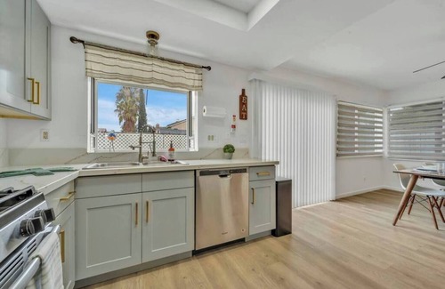 Lancaster House | Modern Midcentury: Massage Chair, BBQ, TV, Sleeps 6