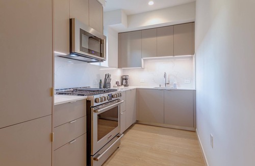 West Los Angeles Apartment | Modern & Minimalist Coliving Suite close to UCLA
