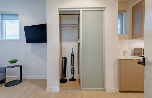 West Los Angeles Apartment | Modern & Minimalist Coliving Suite close to UCLA