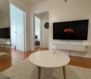 Moonwalk Apartment | Modern Minimalist Luxe Retreat 2 Bedroom with parking